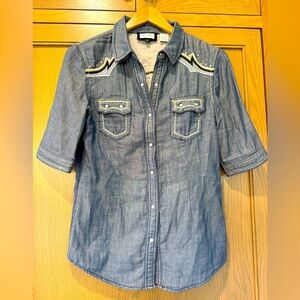 Miss Me Chambray Embellished Pearl Snap Short Sleeve Western Top / small